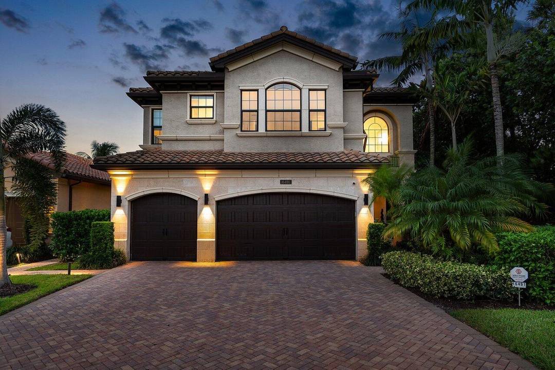 Modern Luxury Meets Smart Living in The Bridges, Delray BeachStep into modern elegance in this stunning 5 bedroom, 5 bathroom smart home located in the prestigious community of The Bridges.