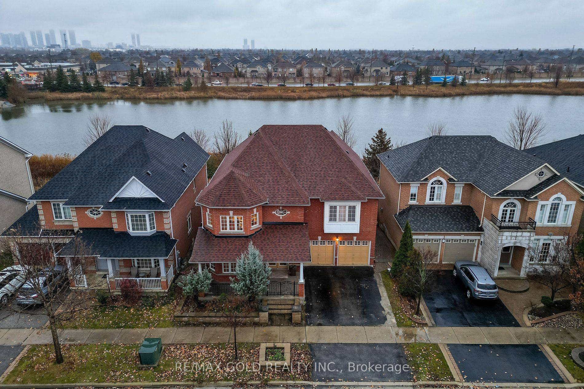 Gorgeous 4 Bedroom Detached Home With Finished Basement Backing On Premium Pond Ravine.