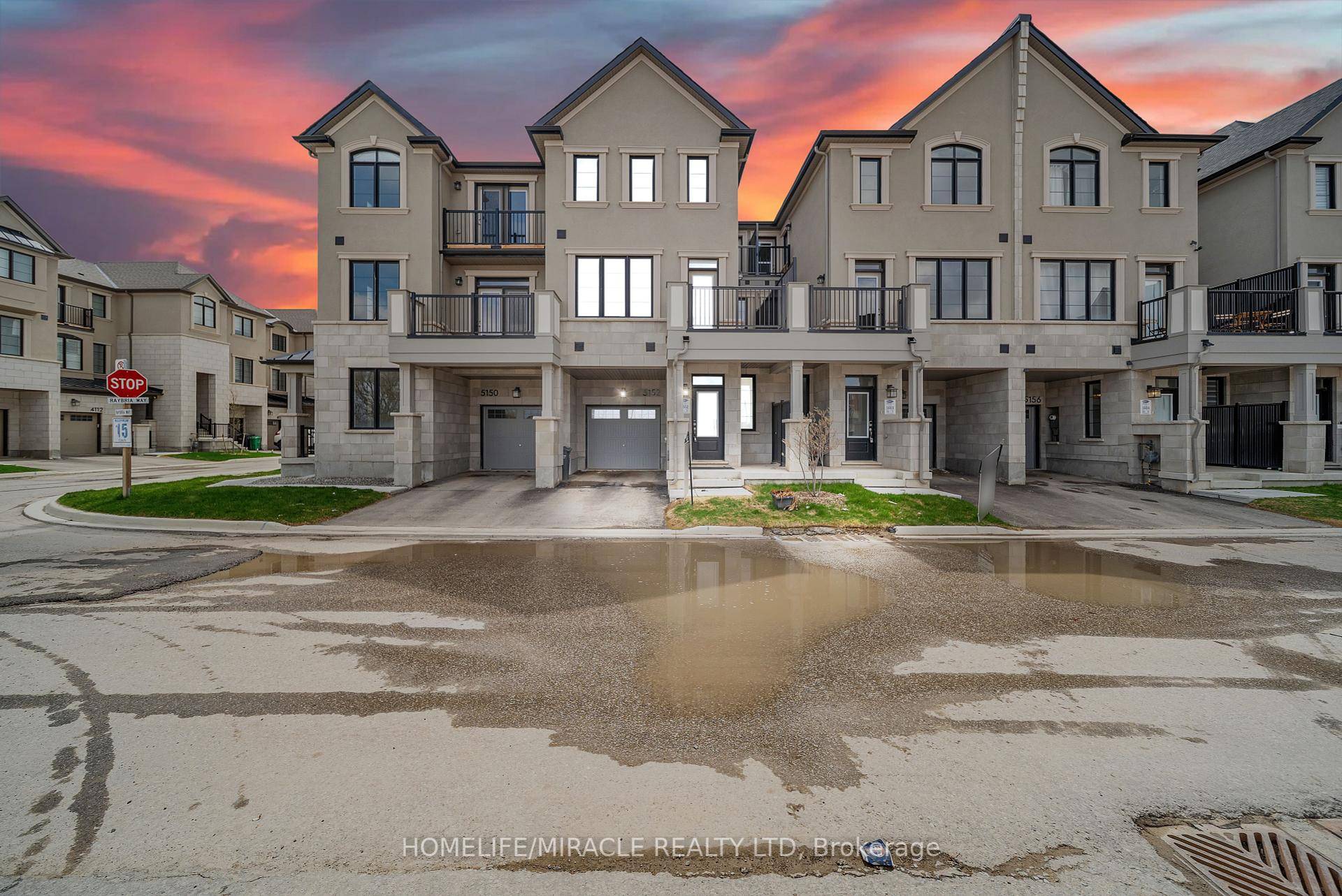 Experience an incredible chance to reside in the esteemed secure enclave of Mississauga.