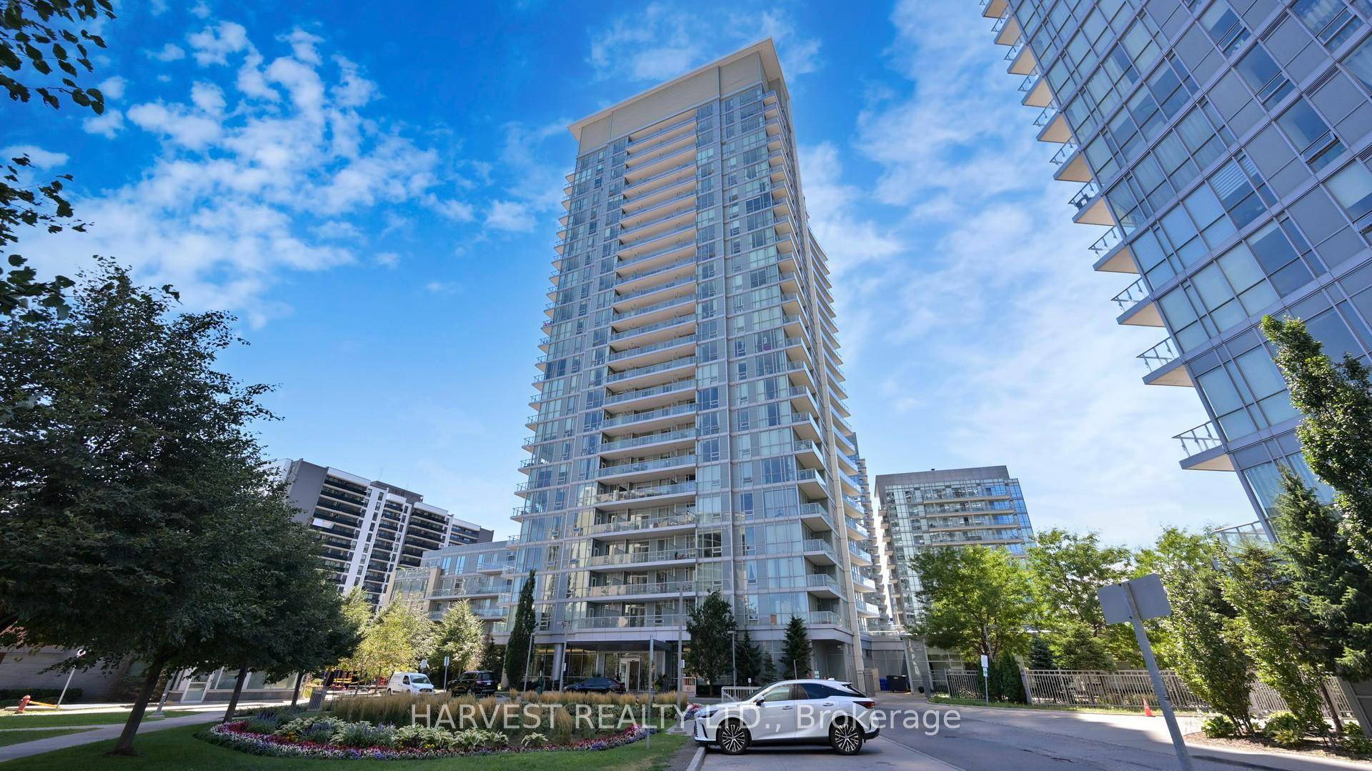 Beautiful, bright well laid out one bedroom condo, 9'ceilings, newly renovated unit with brand new laminate floor, freshly painted, brand new S S appliances.