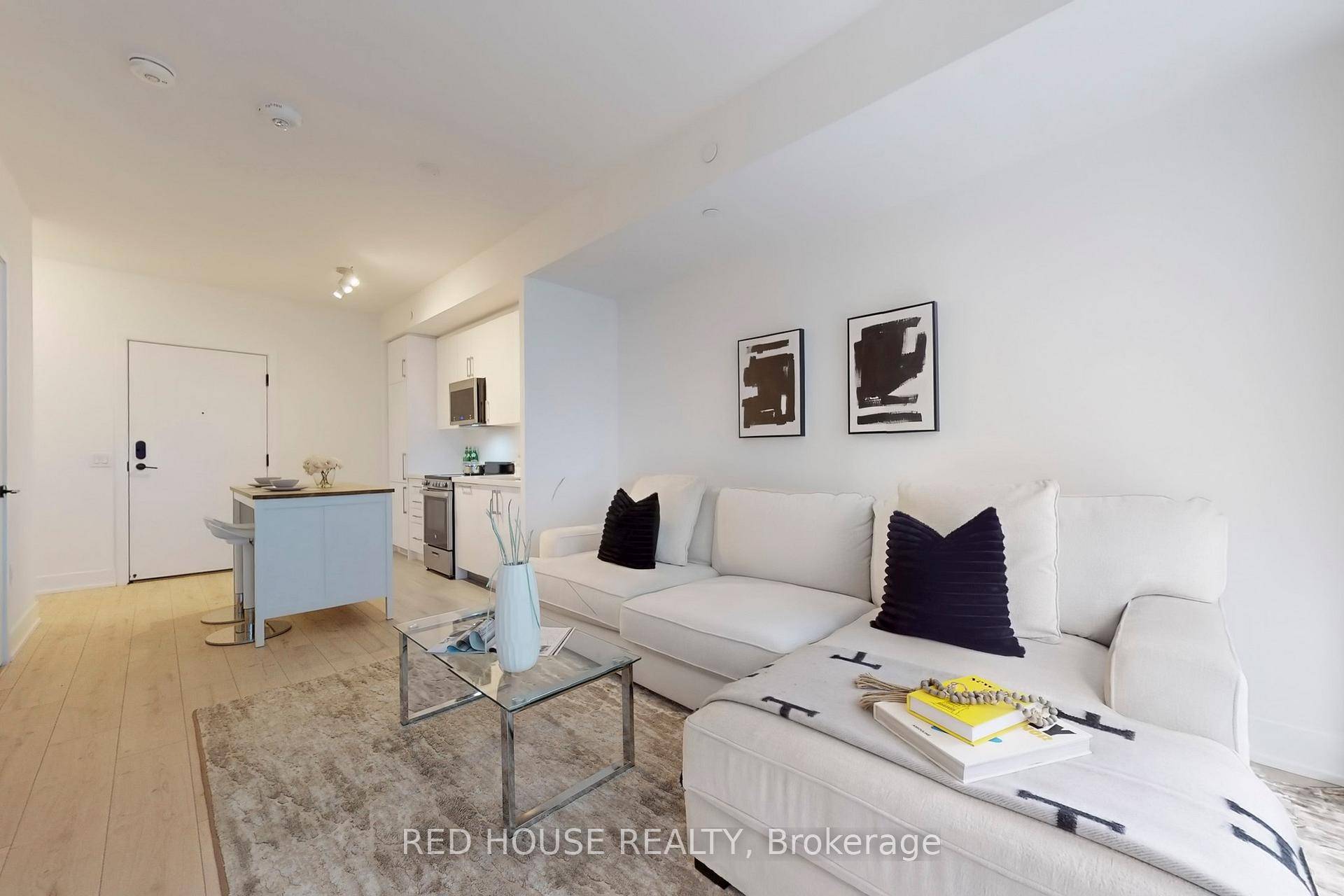 Experience upscale living in this luxurious 1 bedroom, 1 bathroom condo at The Branch, located at 2450 Old Bronte Road in Oakvilles desirable Westmount neighbourhood.