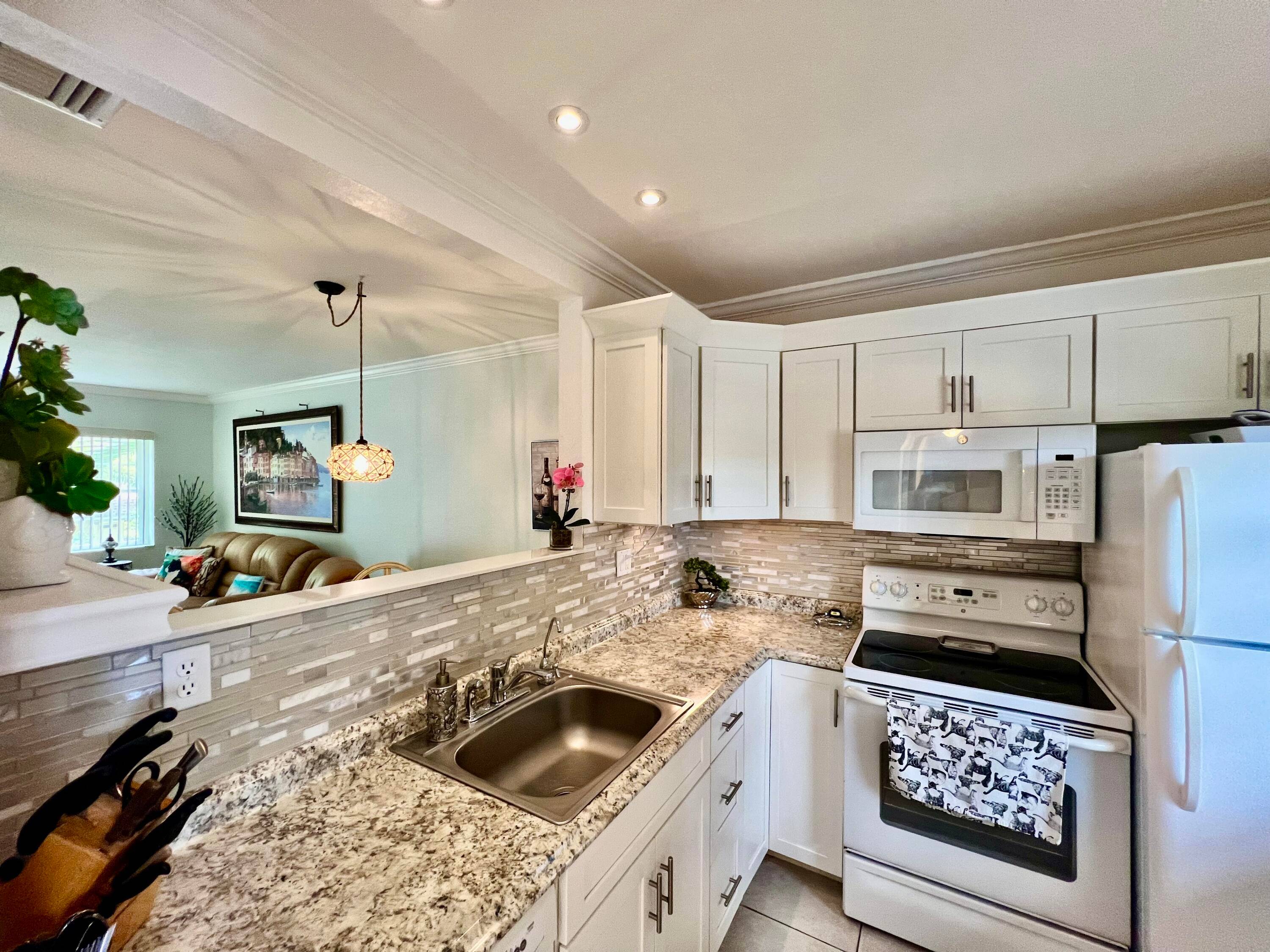 Beautiful 55 Condo in Hawaiian Gardens Phase II !