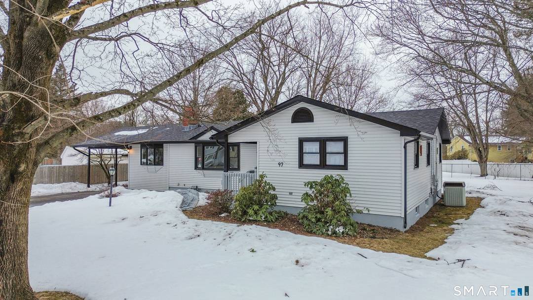 Beatiful single family home in a highly desireable location just steps from the park !