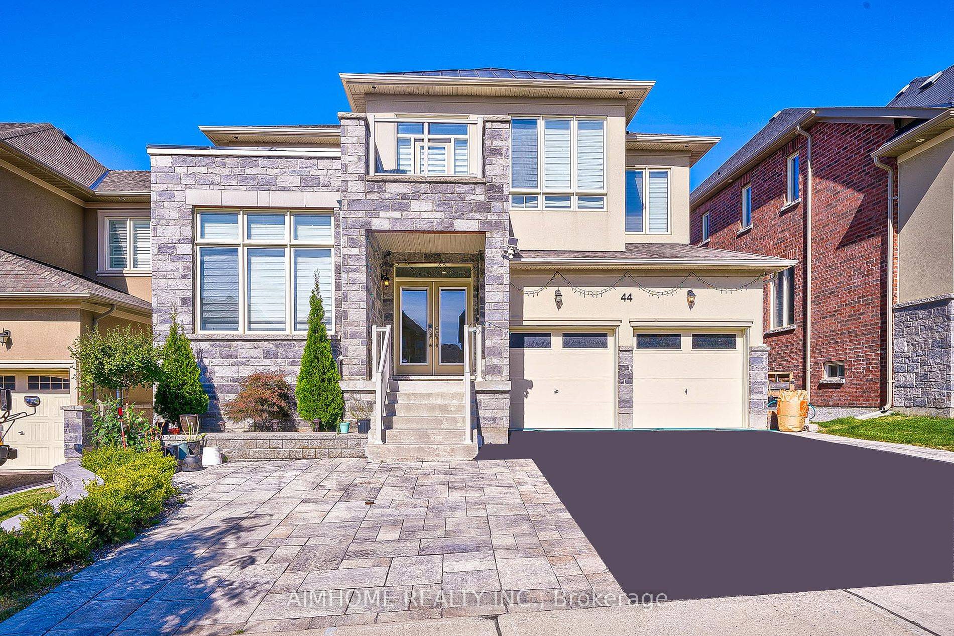 This Fabulous Detached house Located at The Highly Desirable Community Of Queensville, features Dbl French Door, 9' ceiling, 5 bedrooms including 2 ensuites, 2 Bdrms 1 huge recreational room in ...