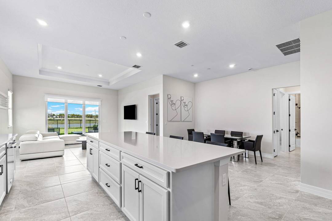 Waterfront luxury fully furnished new construction in Palm Beach Gardens !
