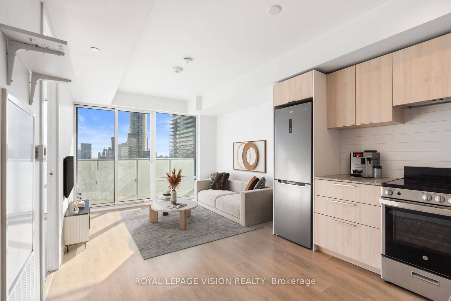 Bright amp ; Spacious 1 Br 1 Den Unit, South Facing With Unobstructed City amp ; Lake View In The Heart Of Downtown.
