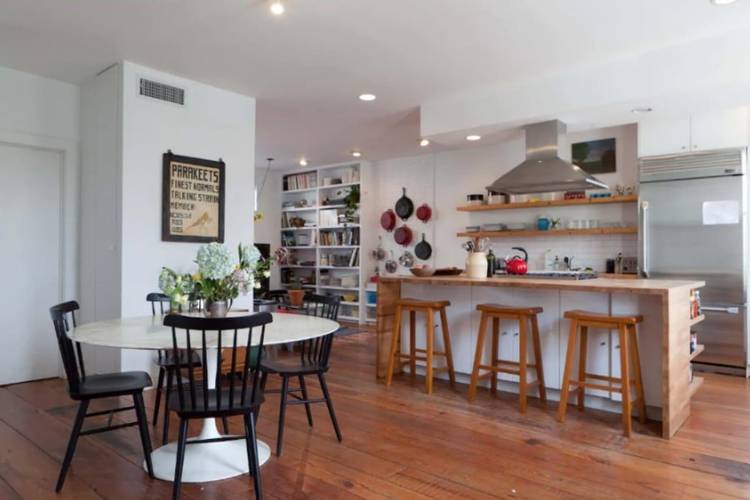 This super stylish three bedroom home in the Brooklyn neighbourhood of Red Hook is brimming with character.