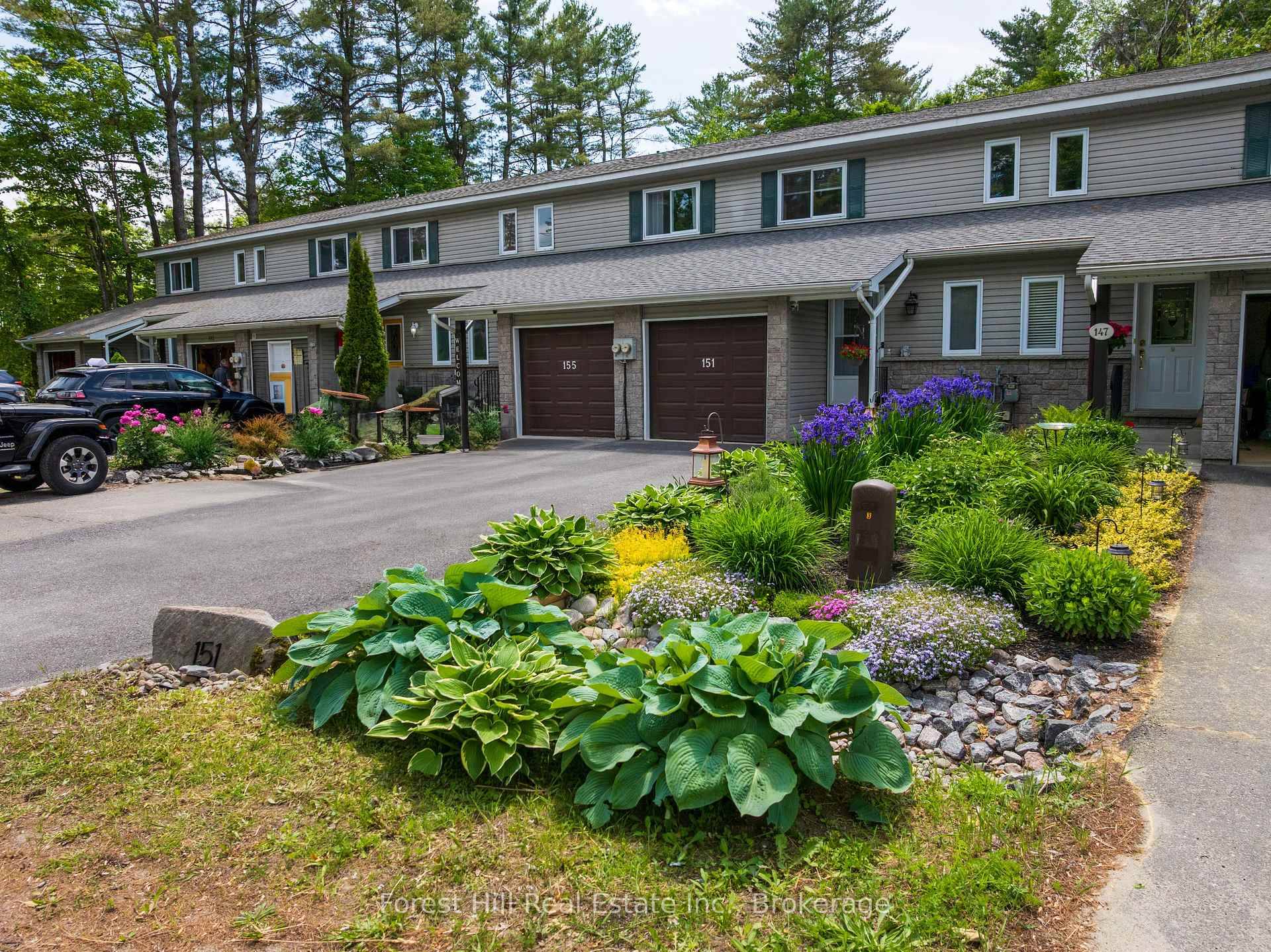 Youre going to love this spacious, turn key townhouse, with beautiful gardens, an oversized master bedroom and best of all NO CONDO FEES !