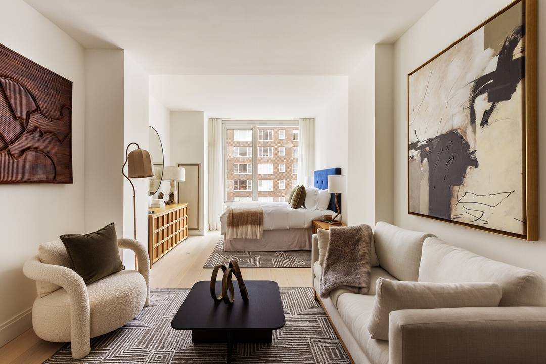 Luxury Spacious Studio Home with 10' floor to ceiling windows and an ideal layout !