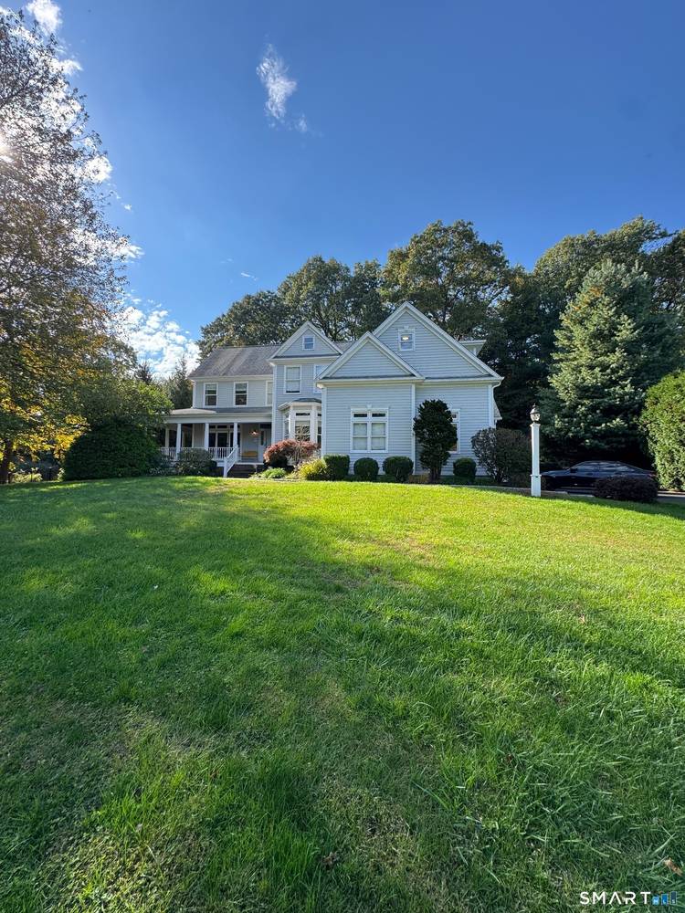 Welcome to this beautiful and spacious 4 bedroom home, with a bright entryway, yard, and driveway, hardwood floors, an open concept living and kitchen space equipped with sleek cabinetry and ...