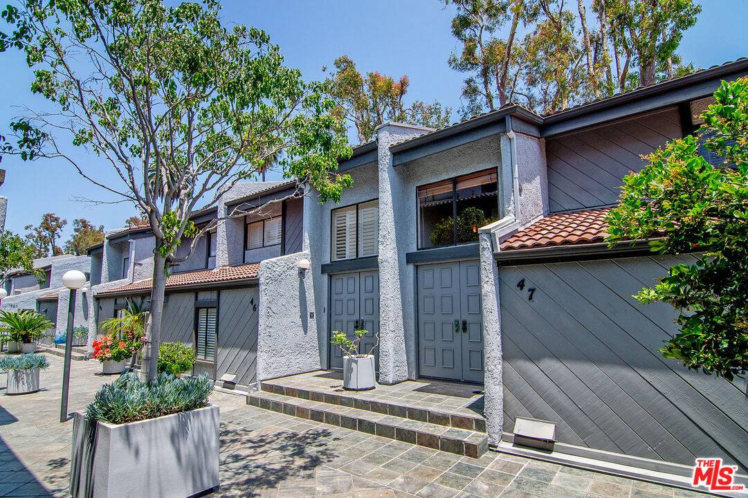 1937 S Beverly Glen Blvd 2BR La