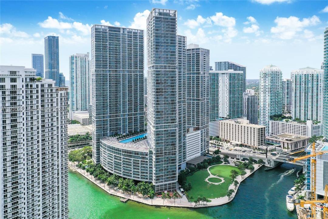 Rising high on the 52nd floor, this 2 bedroom residence with a spacious den offers views of Biscayne Bay, Brickell Key, and the Miami skyline from every room.