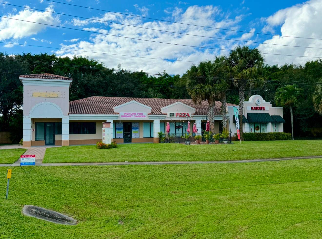 Well maintained retail shopping center on US Hwy 441 S State Road 7.