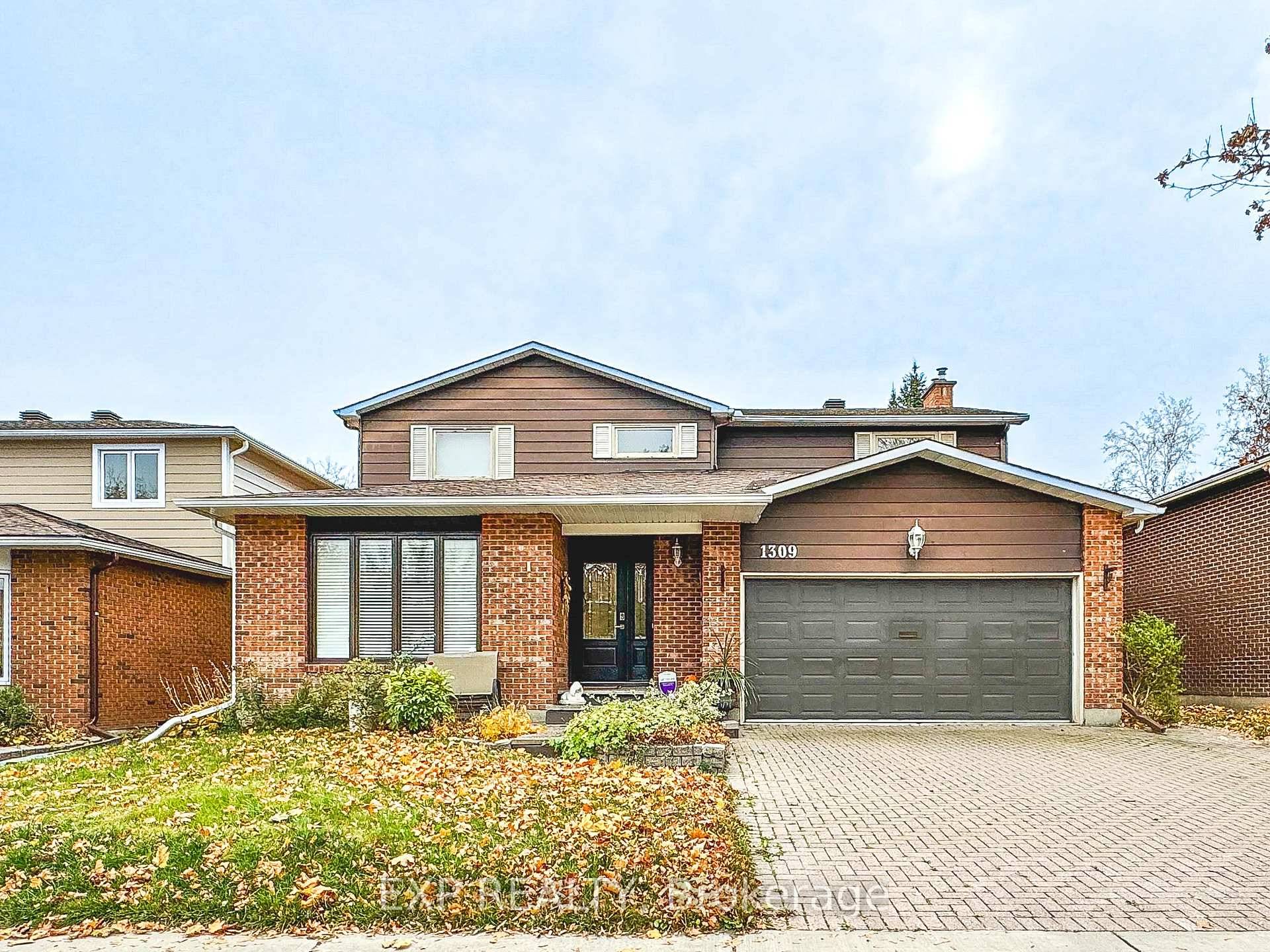 Located in the desirable Park Village neighbourhood of Ottawa, this stunning 4 bedroom, 4 bathroom home built by Solidex offers a perfect blend of comfort and elegance.