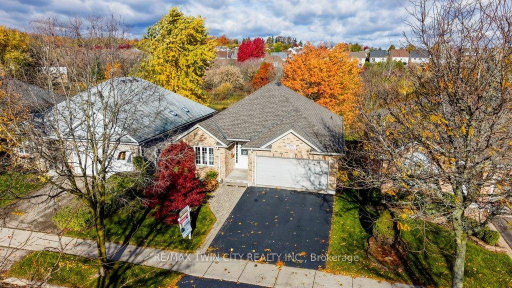 Move In Ready in Prestigious Rosewood Estates !