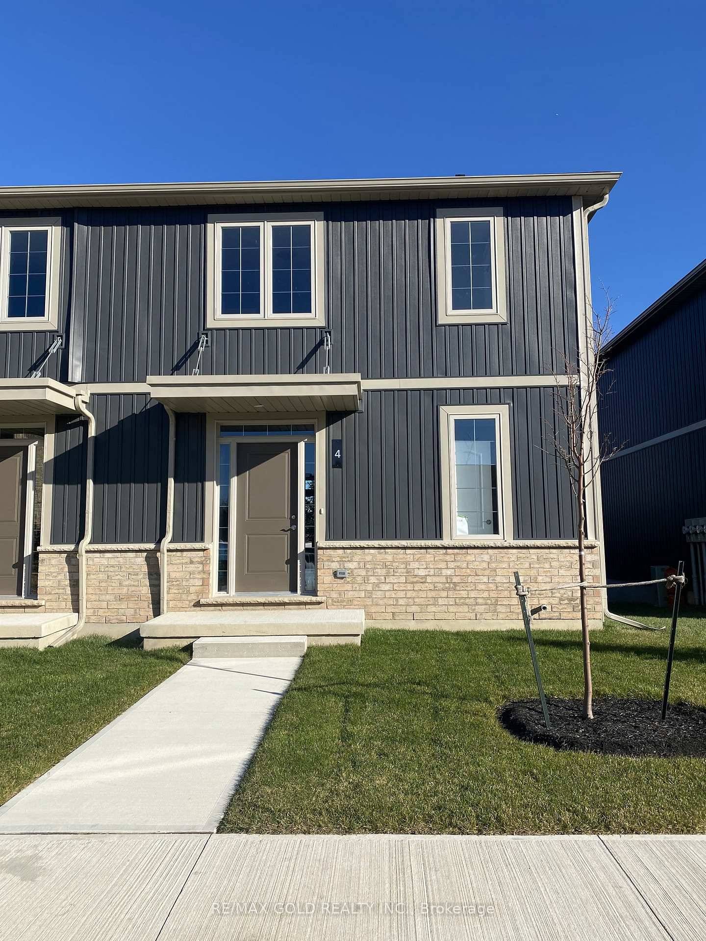 End Unit Townhouse In An Amazing Location In St.