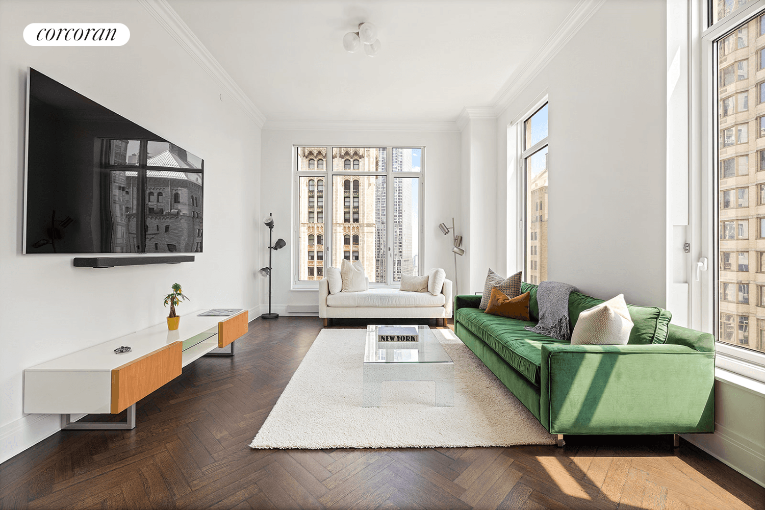 Occupying the southeast corner of this coveted building, Residence 52C is a gorgeous two bedroom home featuring stunning 270 degree city and river views.