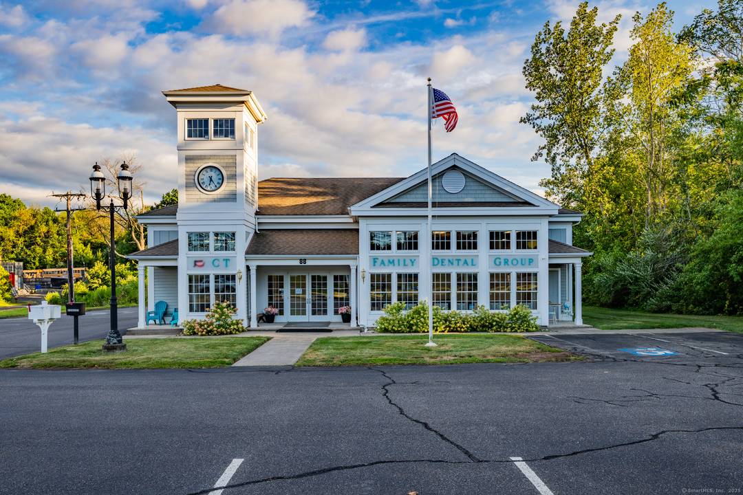 Investment opportunity in PRIME Rocky Hill location at 88 New Britain Avenue.