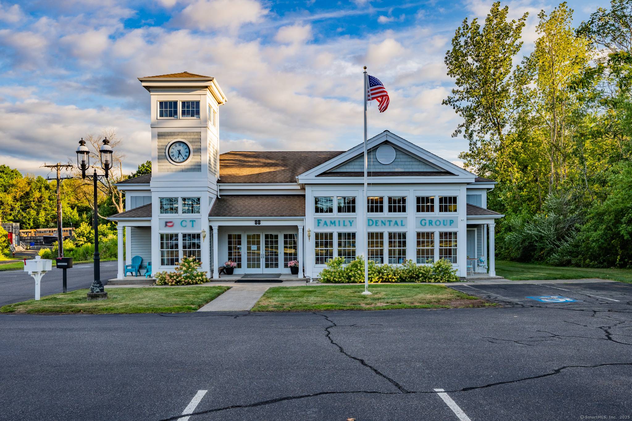 Investment opportunity in PRIME Rocky Hill location at 88 New Britain Avenue.