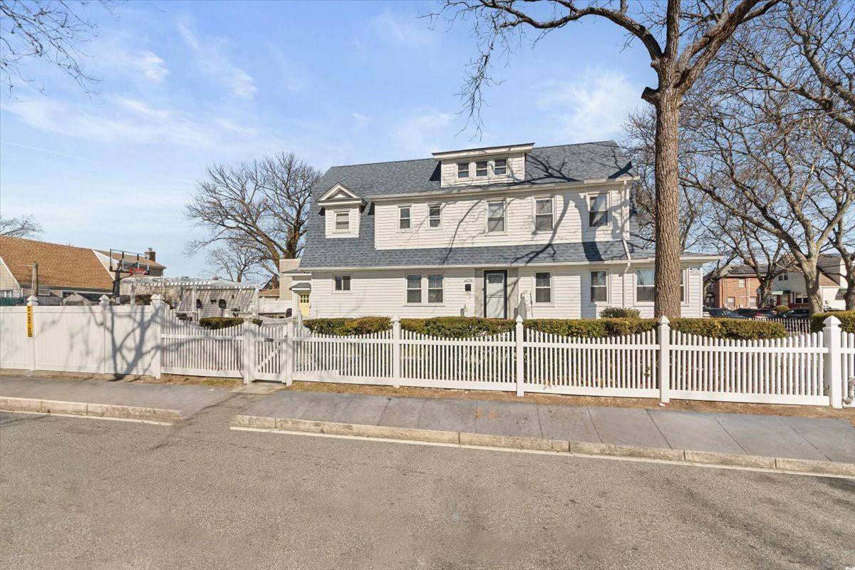 A SPACIOUS, STYLISH, and MODERN DETACHED single family house in a PRIME LOCATION.