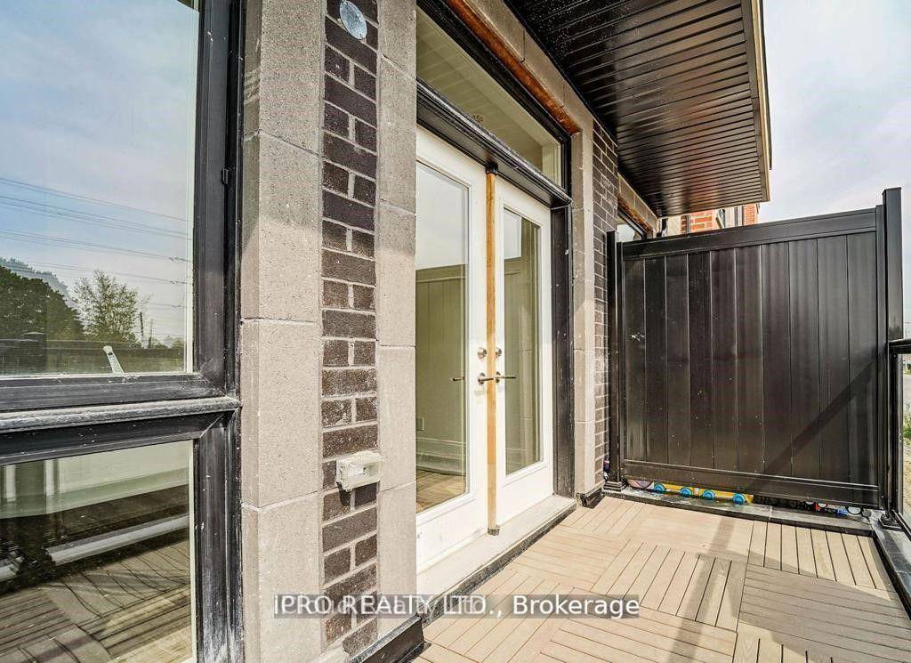 Available for Lease Immediate is this Townhouse in Richmond Hill's Prime Location at Yonge and Bond Street.