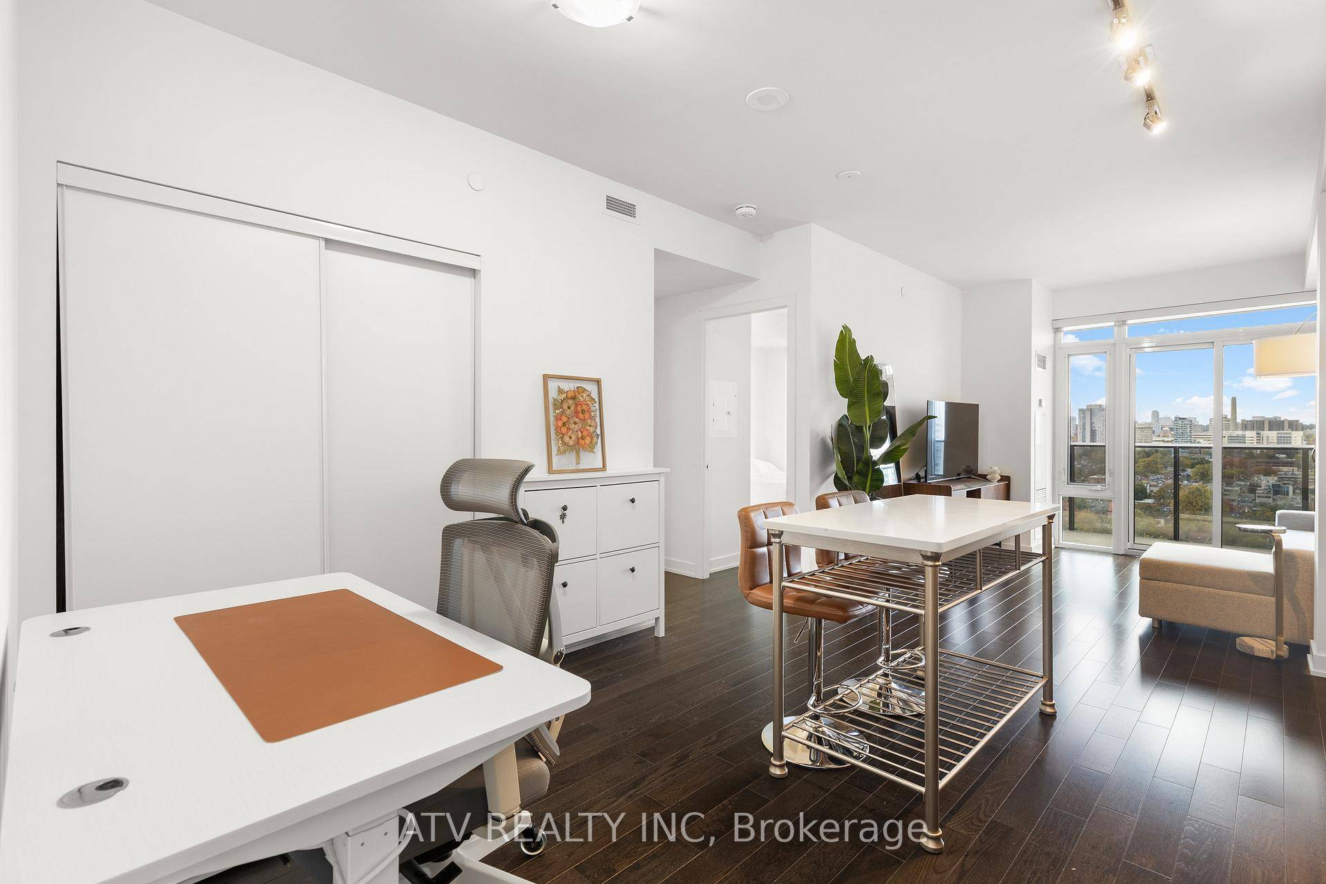 Live in the heart of the city in this spacious, modern 1 bedroom condo 610 sq ft with an unobstructed view of the city and an oversized balcony 121 sq ...