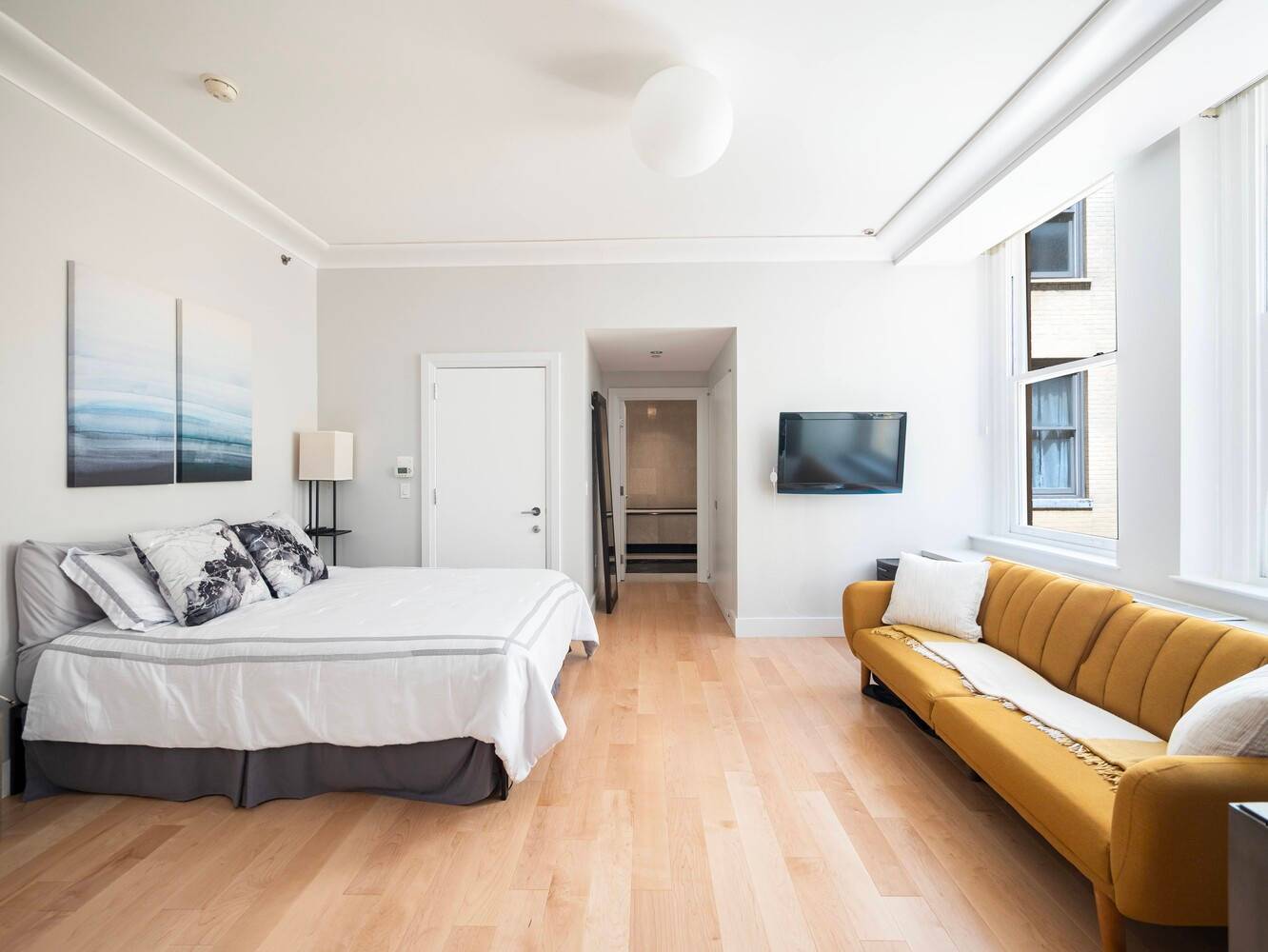 Welcome to Unit 713 at the prestigious Residences at 55 Wall Street a beautifully appointed studio located in one of Manhattan's most historically significant and investment friendly buildings.