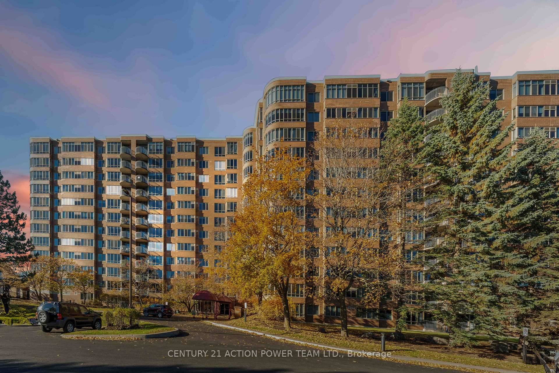 Welcome to Westpark Penthouse Living in the Heart of Nepean !