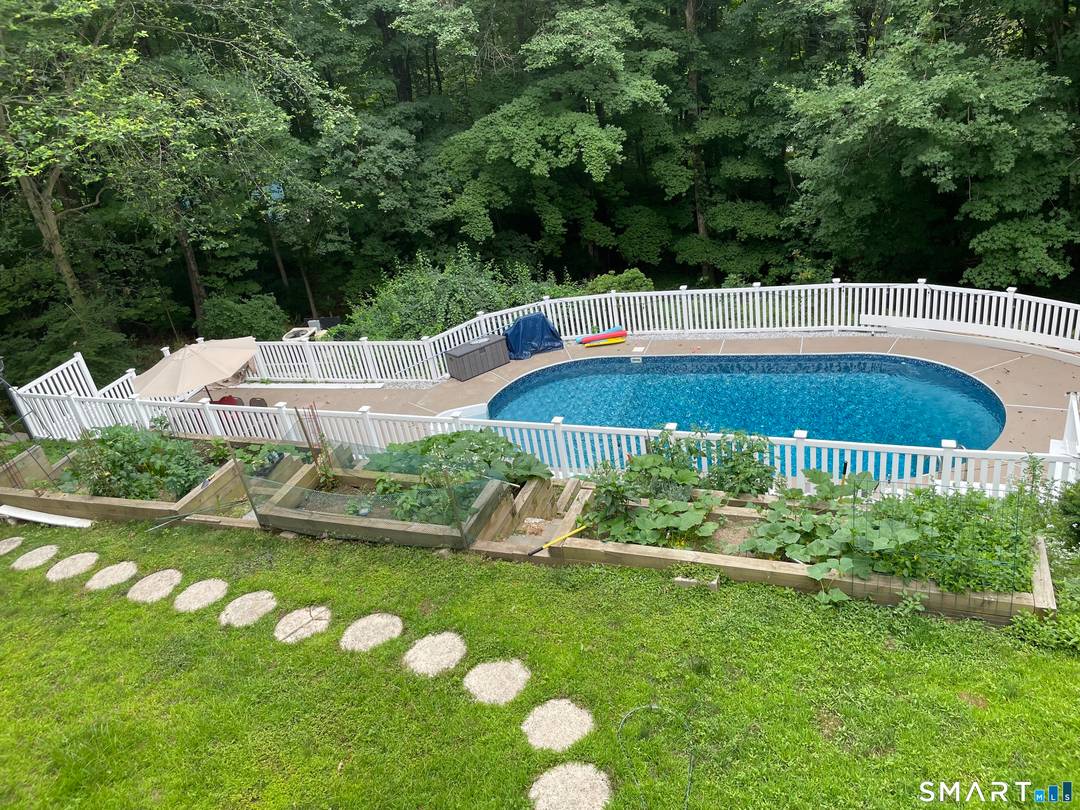 Amazing rental opportunity in Silvermine, one of Norwalk's most sought after neighborhoods awaits.