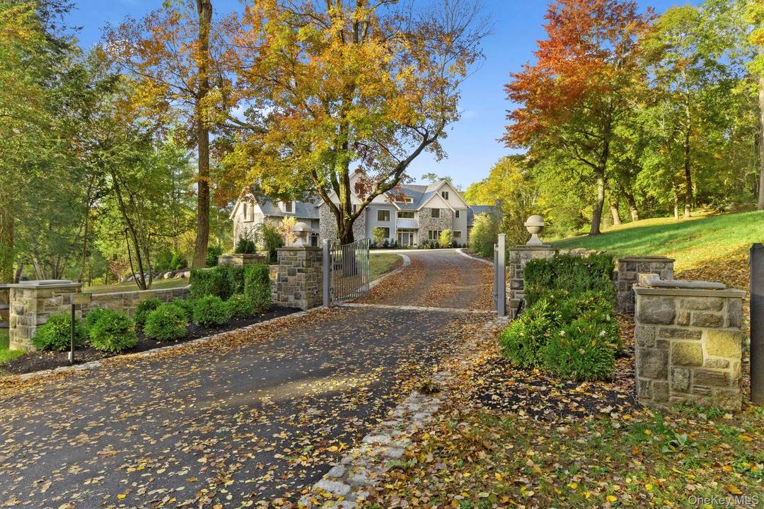 Tucked away on a quiet cul de sac, 2 Barry Court is more than a home it s a lifestyle defined by natural beauty, refined design, and everyday luxury.