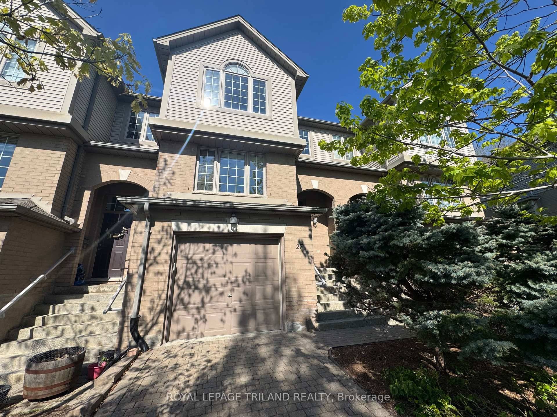 Welcome to this spacious 3 1 bedroom, 3 1 bathroom condo located in the highly sought after Masonville Neighbourhood of North London !