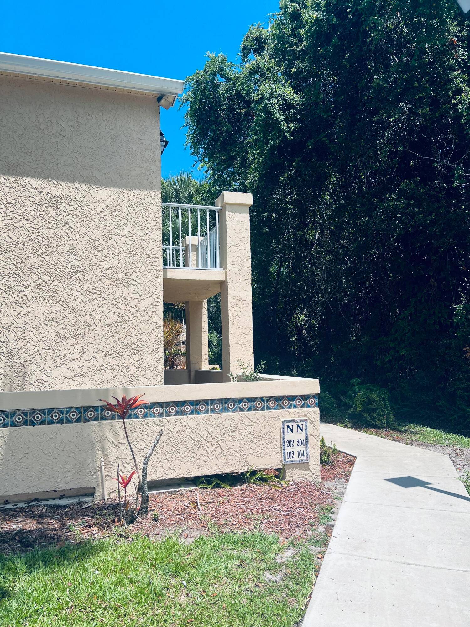 BEAUTIFUL 2 2 CORNER UNIT NESTLED OVERLOOKING A PRESERVE.
