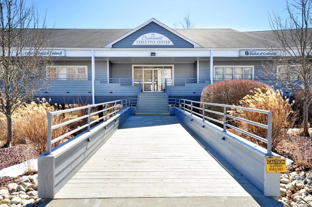 This meticulously maintained office unit is located in the highly sought after Cromwell Executive Center Plaza, a prime business hub with very limited vacancy.