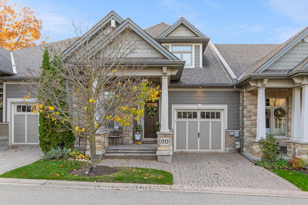 Sophisticated Adult Lifestyle in an Idyllic Setting !