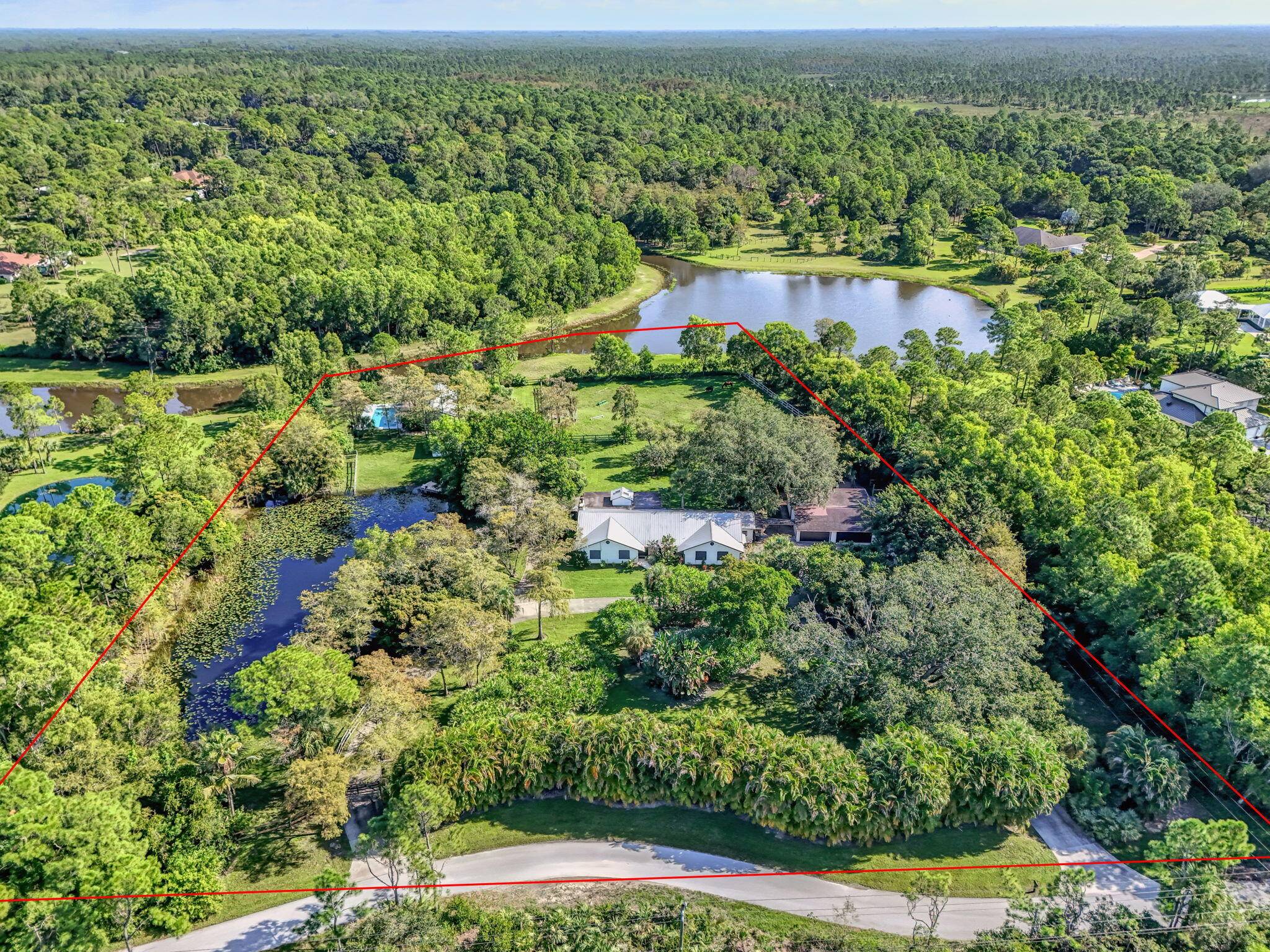 Must See Private Equestrian Sanctuary !