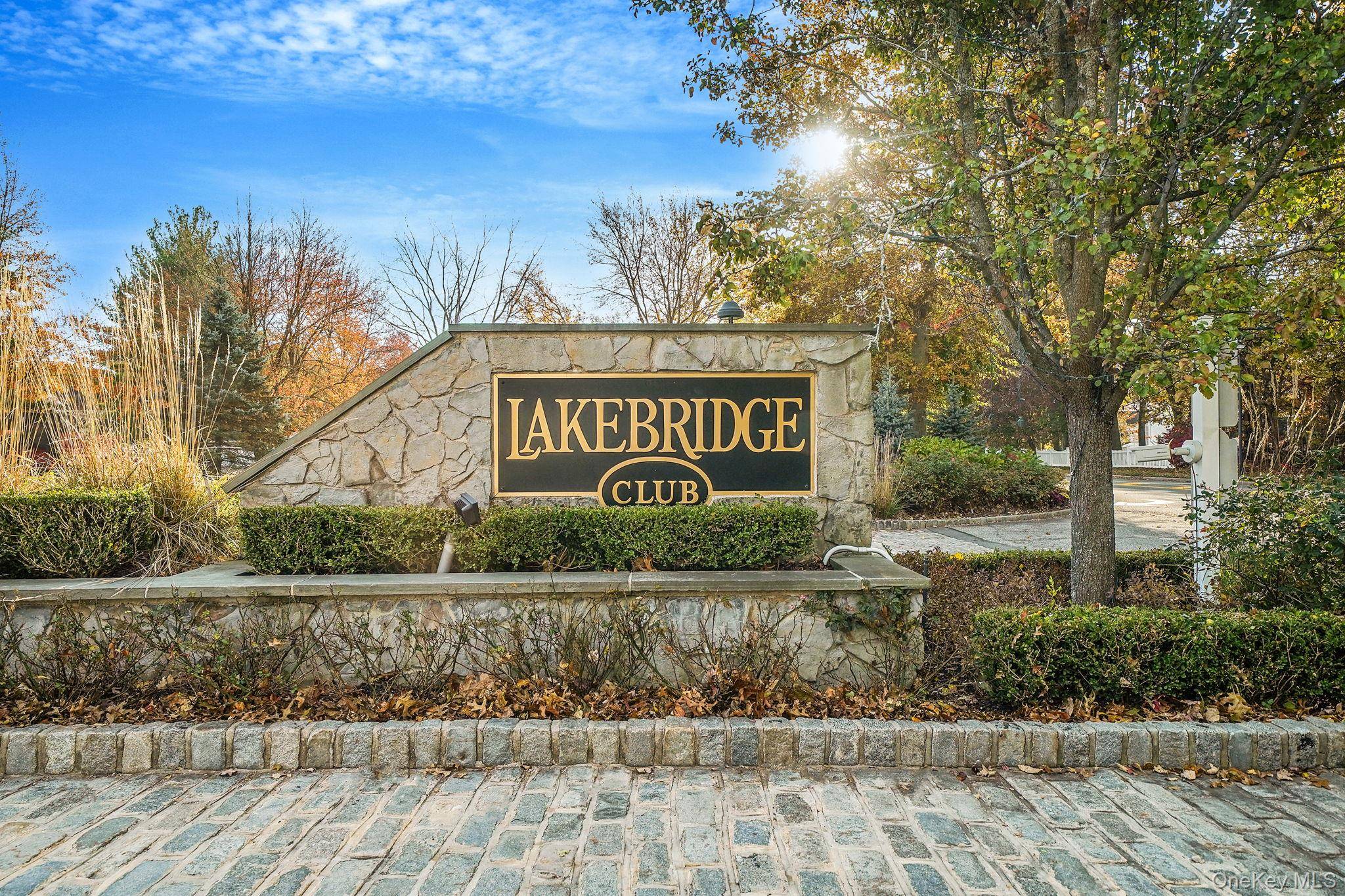 End unit in Desirable Gated Lakebridge Club Community.