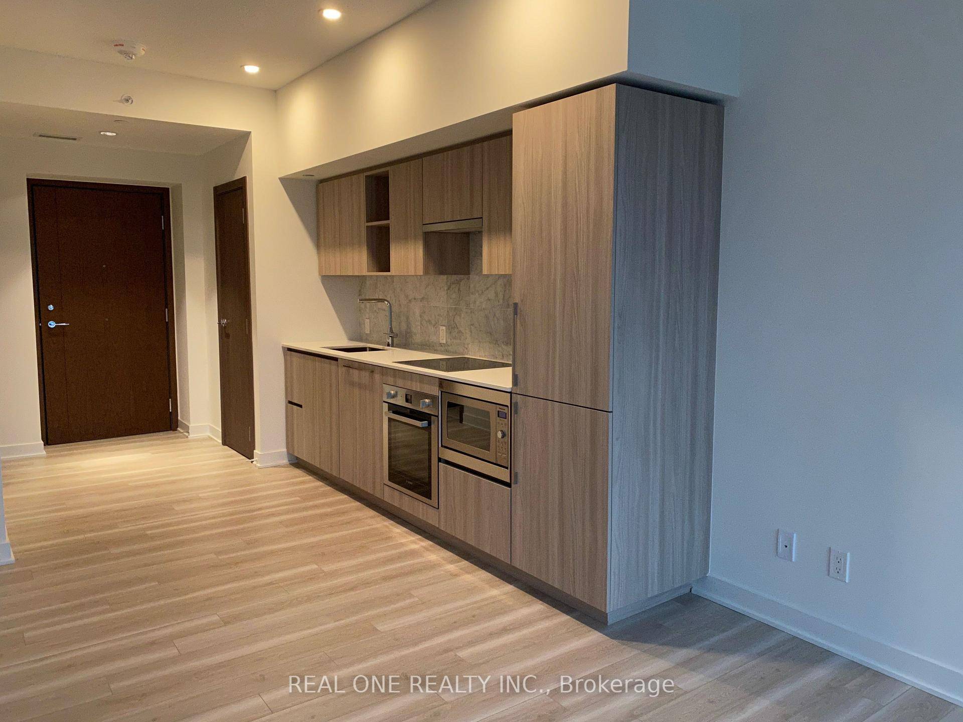 Client RemarksConcord The Lakefront Newer 1 Bedroom Condo, 9 Ft Ceiling, Open Concept Living amp ; Dining, High End Luxury Finishes, Built In Appliances, Quartz Countertops, Mable Backsplash, Led Lights ...