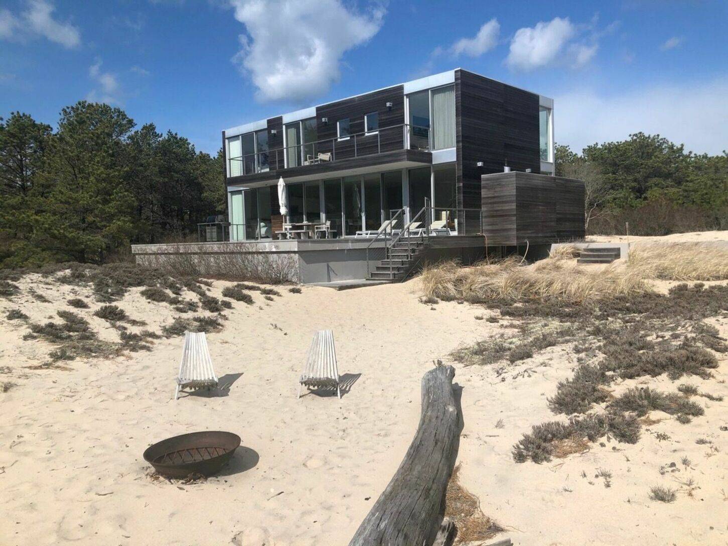 Modern Beach House Situated in Amagansett Dunes!
