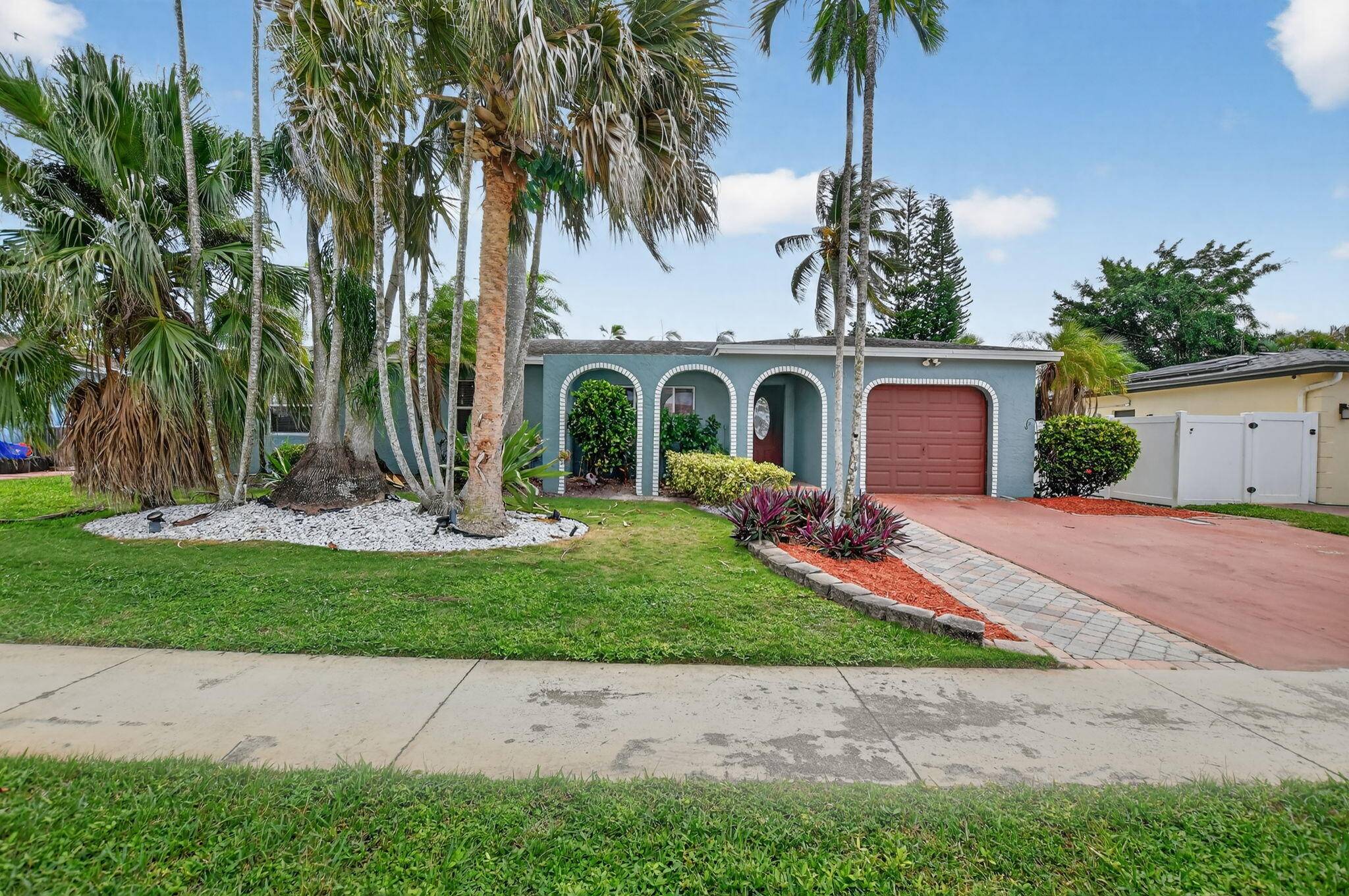 Experience the ultimate in South Florida living with this exceptional 3 bedroom, 2 bath single family home in Boca Raton, offered at just 4, 000 month.