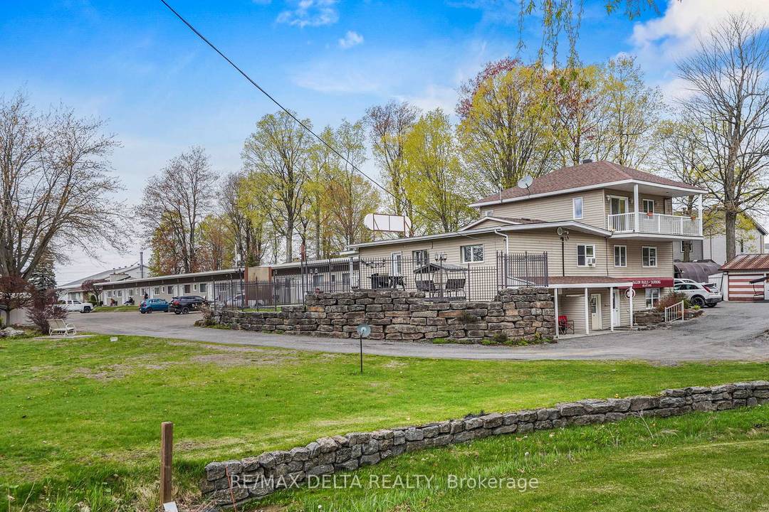 This exceptional mixed use investment opportunity in Alfred offers a rare combination of scale, stability, and significant upside potential.