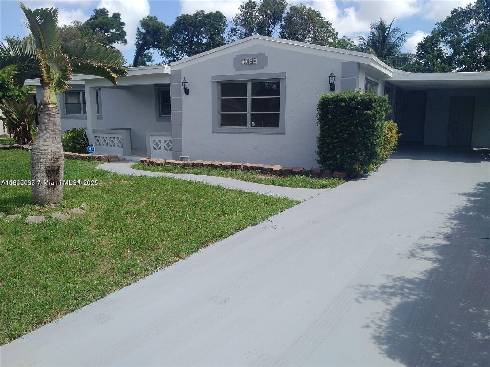 Don t miss this fully renovated triplex featuring 3 units Main unit 3 beds 2baths, Unit 2 1 bed 1 bath, Unit 3 1bed 1 bath.