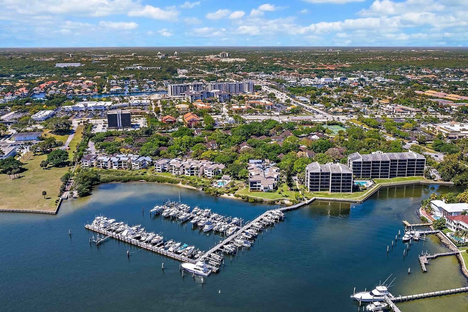 BOATER'S DREAM DIRECT INTRACOASTAL VIEWS 40FT SLIP !