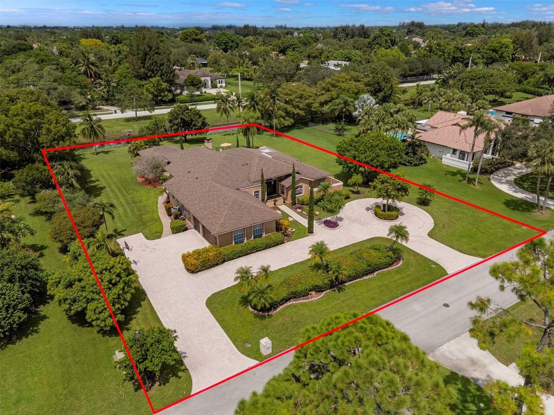THIS IS A RARE OPPORTUNITY TO OWN A RESORT STYLE HOME DESIGNED FOR COMFORT AND ENTERTAINING LOCATED IN THE HEART OF DAVIE IN THE HIGHLY DESIRABLE WHISPERING PINES COMMUNITY.