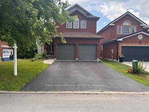 Spacious 4 Bedroom Rental Backing Onto Ravine in Prime Location !