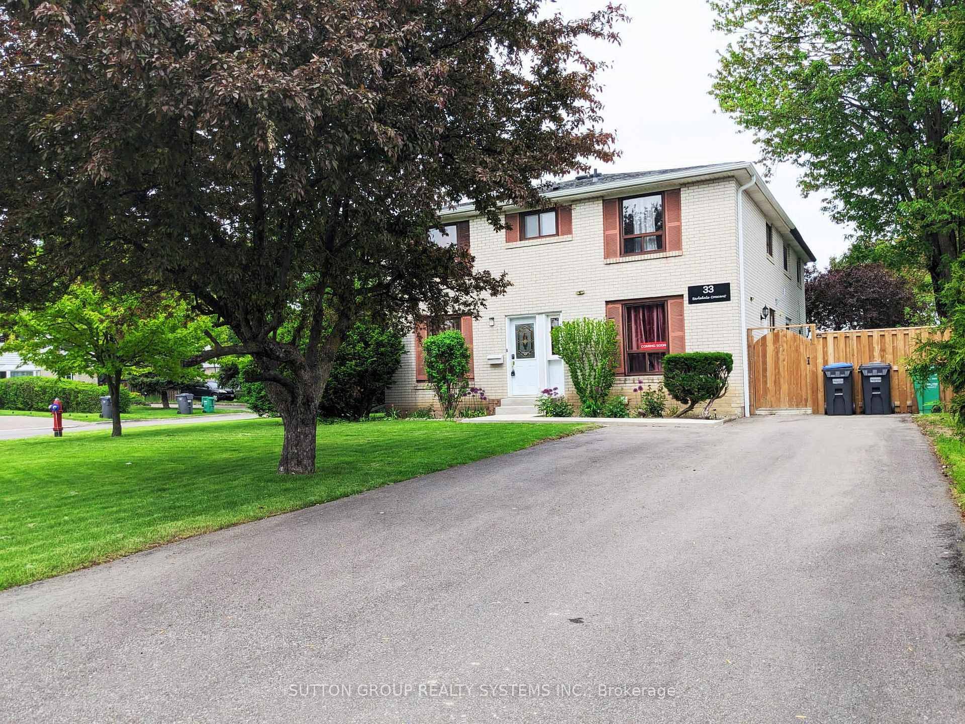 Lovely Spacious 4 Bedroom, 3 Bath Semi On Fabulous 41.