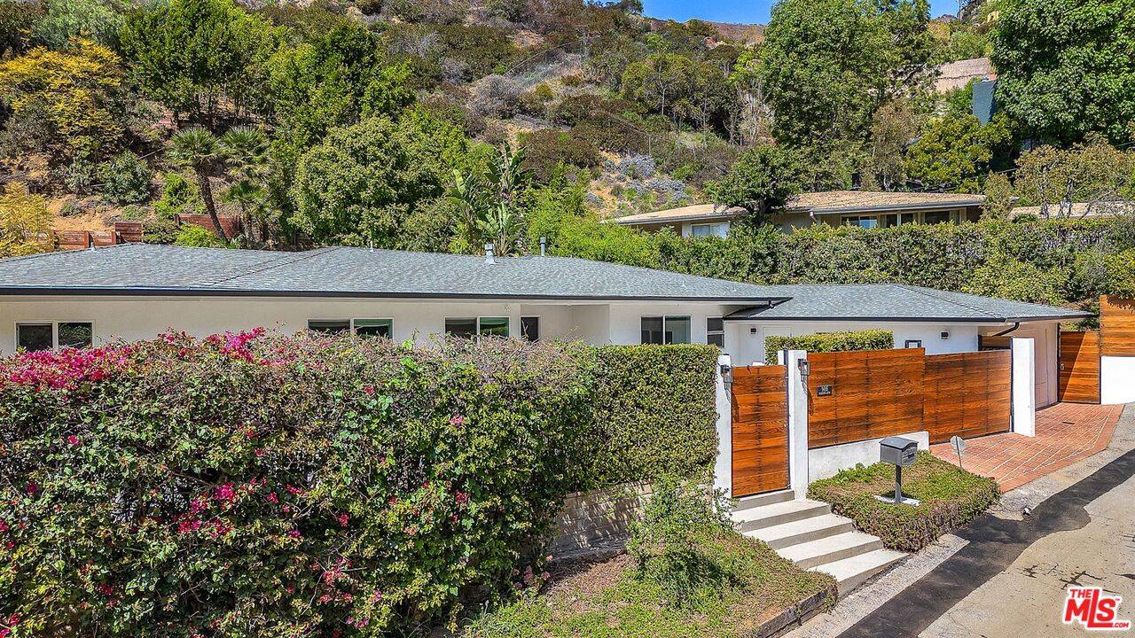 9495 Gloaming Dr 5BR Beverly Hills Post Office | B.H.P.O. La