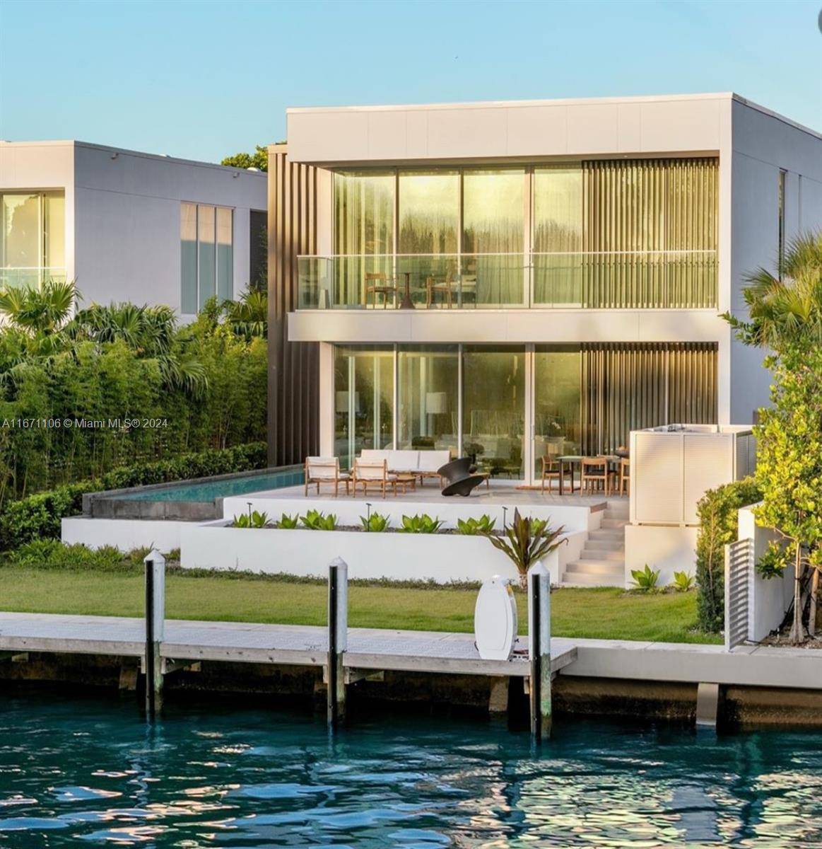 This one of a kind, two story waterfront villa, designed by Piero Lissoni amp ; Ralph Choeff, combines modern tropical living with The Ritz Carlton s exceptional services.