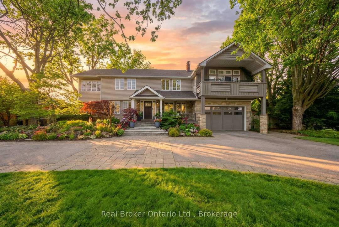 Welcome to 383 North Shore Boulevard W, Burlington an exceptional 4 bedroom, 4 bathroom residence offering timeless curb appeal, spacious interiors, and a resort style backyard retreat.