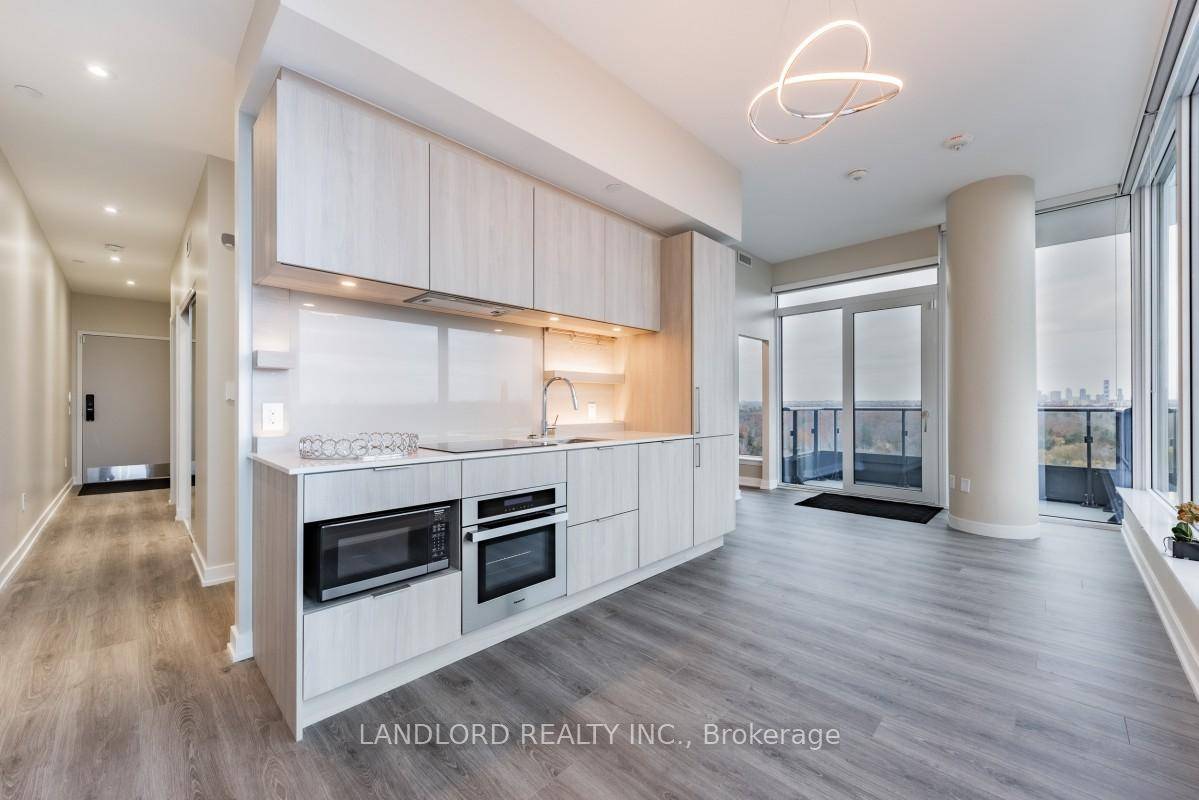 Experience Carefree Living In This Professionally Managed 1 Bed Den Suite Located In The Vibrant Port Credit Neighbourhood.