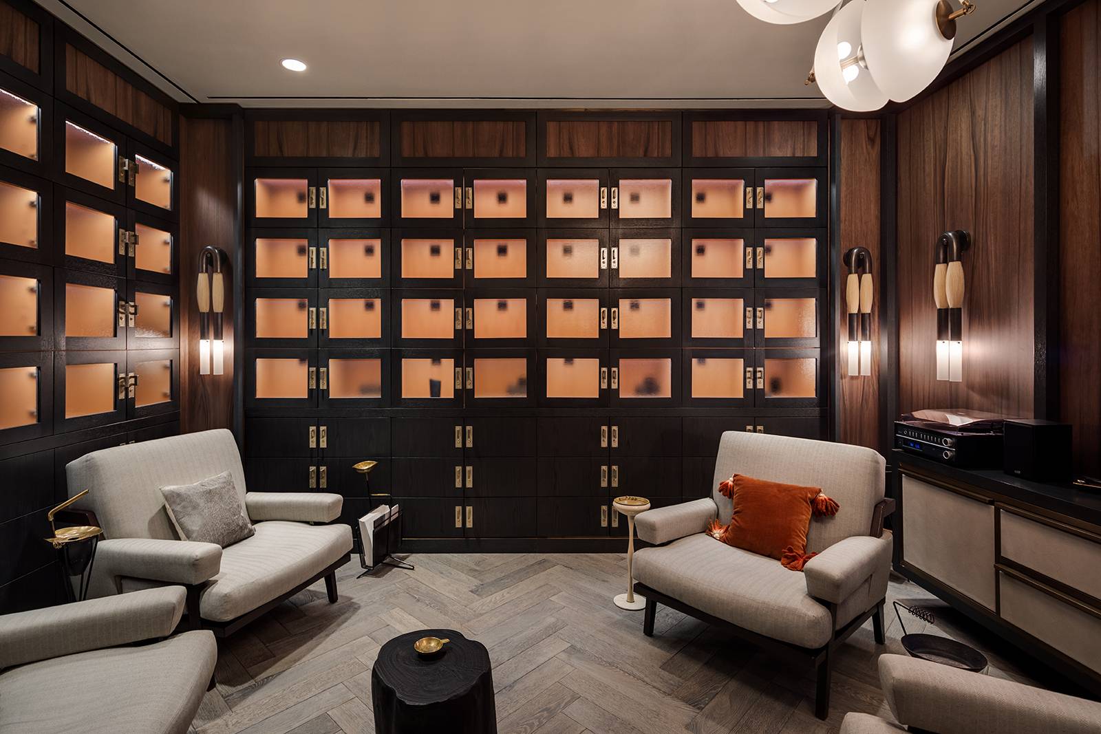 ONE MANHATTAN SQUARE OFFERS ONE OF THE LAST 20 YEAR TAX ABATEMENTS AVAILABLE IN NEW YORK CITY Residence 16N is a 695 square foot one bedroom, one bathroom with an ...